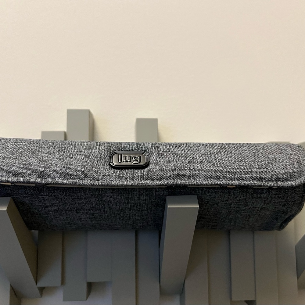 Lug Pill Organizer (Choo Choo) in Heather Gray